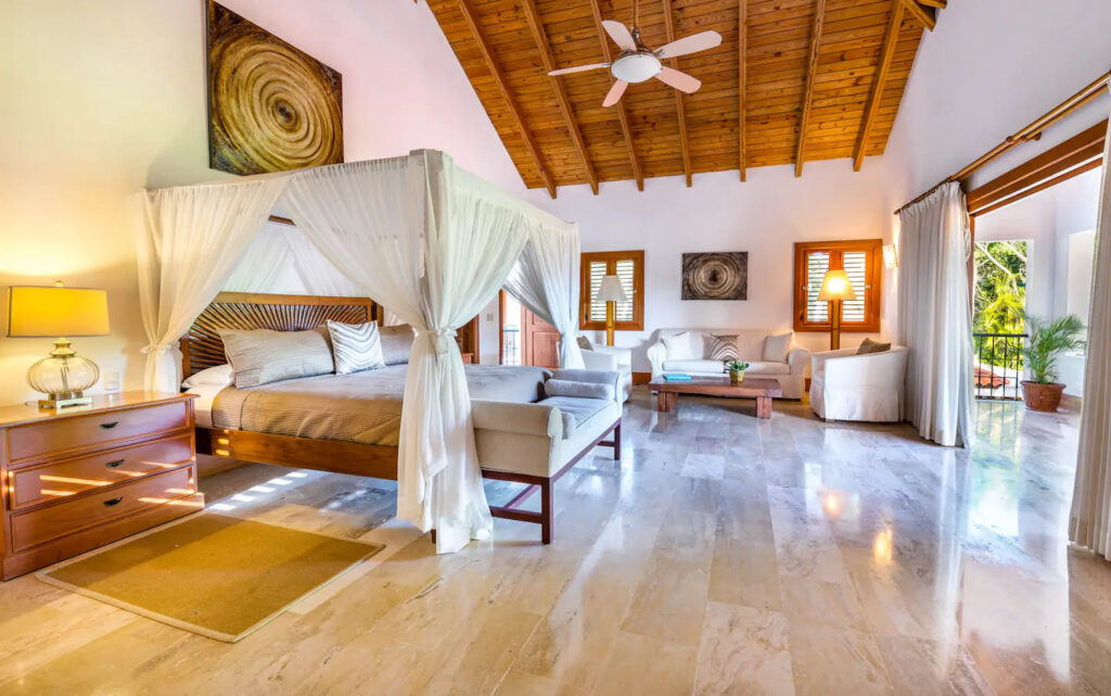 Villa Imperial - La Barranca 47 - Master Bedroom With King Bed