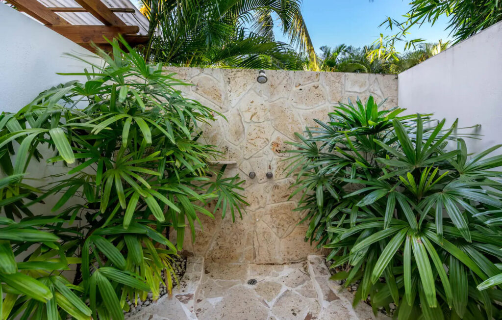 Villa Imperial - La Barranca 47 - Tropical Private Outdoor Showers